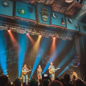 KT Tunstall Instagram - It’s late…but it was great!!

So grateful to @frankturner @losteveningsfest & @hobanaheim for a really inspiring night a couple of weeks back, witnessing Frank’s crowd for the first time was pretty incredible!! What an amazing connection he has with his fans. 

So great to sing #LittleLife live together, I really love the song.

Shout out to @kookoo for the excellent Woo Hoos 🤘🏼

Thanks so much to Frank, his crew & @hobanaheim for having me along for the @losteveningsfest ride!! 

(Yes, still having to stand on stools to be able to rehearse at eye level with Mr Turner)