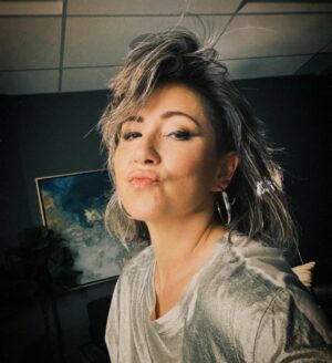 KT Tunstall Instagram - When the post-show hair unexpectedly delivers Tina energy, TAKE IT.

Great night at @fallsviewcasino with Mr Daltrey @officialthewho ⚡️
