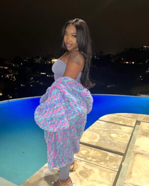 KaMillion Instagram - Somewhere in the Hollywood Hills , in my heels having drinks & Mac n cheese with successful Black people . We lit! I knew my life would turn out this way . Those struggle days were temporary. I wish my sister was alive to see this 💔. I wish Mo was here to say “daz wuz up” !