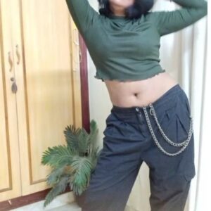 Kaajal Pasupathi Instagram - New dress😁nai chain prands😁😂
..

#plussize #CropTop #cargopants