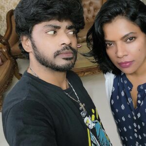 Kaajal Pasupathi Instagram - Lala kita kaajal aunty yendru kupda sonnadal… kadum kovathil kaajal 😁😁😁😂😂 sikkamaatan doi😏Akka Dan 😁 The most awaited pic😉😂jokes apart ☺️ newaz wish you enough of success & happiness sandyman 😍❤️ And  sylvia darling 😍❤️😘 Andha Manasudan sir... 🥰 @dorathy_sylviasandy @iamsandy_off . convey ma love to @cynthia_vinolin and ur mom babe 😍 love them ❤️😍 pass on kisses to ur laddoos 😘😘Such a lovely family ❤️❤️❤️❤️❤️Stay blessed forever and ever❤️ sweetheart @dorathy_sylviasandy 😍🥰❤️😘 Eththudan naethi news mudivu adaikiradhu 😁😁😁