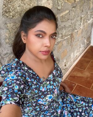 Kaajal Pasupathi Instagram - #Sandridhar mve shoot ❤️nice climate ya😏🎧🖤🎶🚶🏼‍♀️🚶🏼‍♀️🚶🏼‍♀️