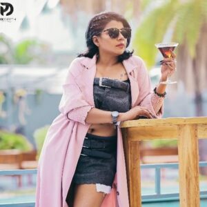 Kaajal Pasupathi Instagram - 🤨😤.Sapdamaley .. See more
 . .. thoppa cumin thukkam cumin😡😑

#shoot #BTS #funnyreels #myfault
#goodmorningreels #weekendvibes
#swimmingreels #saturdaymood