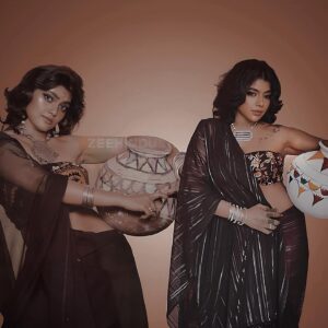 Kaajal Pasupathi Instagram - 😍 🖤 Back with yet another Small Tribute To My Thalaivi. ❤️ Thalaivi inspired Makeover. Queen Will always be an inspiration to Me.  My Love & Respect for HER keeps growing. Every day dat passes by makes my love for Her grow even stronger. ❤️

#sometimesallithinkaboutisyou 
Mam
  I love you now and I'll love you even more tomo.♥️

 LOVE YOU FOREVER MAM. #Legend #SilkSmitha 

Recreating #Silk "s  makeup look  ain’t a joke & it forever  will be a challenge, But tbh I'm Really Happy  with how it turned out!❣️ Thanks Dhamini 🥰
 Good job. Way to go. Keep up ur great work gal.❣️

#TheIrreplaceable  #Silk  #QueenForAReason

Everyone wants to be like Silk but No one can pull it off  the way she does 😁Including me 😅 But to wear a dress similar to her's and pose next to her 😌 means a lot to me.  That alone gives me immense joy U know 😍End of day  Do what makes You Happy 😊 DOT ❣️

Was Googling Her pic as always and found this😍 Stunning beauty’s Unseen pic 😍Couldn’t rest till I got this done☺️

Courtesy 👇
@Dhaministylistartisty - (mua / PC )
 You brought out the best in me 😻 
Edit : Dhamini hubby @Rupesh_TheVideoholic ❣️

Costumer/Stylist/Director 
 @kaajal_pasupathi__official 😅

Costumes : Myntra 
Accessories : Amazon

#QueenSilkSmitha #silksmithafansclub #Legend #SilkSmitha #celebinspiredmakeup #celebInspiredDress #picrecreation #RarePicsOfSilksmitha #UnseenPicsOfSilk