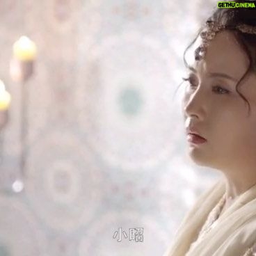 Kabby Hui - 5.7K Likes - 相見時難別亦難,一別再無見面時。
很感謝人生中遇到小昭這樣的角色,跟她經歷了江湖的風雲變幻,感情的起起伏伏,明白了另一種愛情的存在方式。
她愛的毫無保留,離開也決絕徹底。我想現在的我,一定沒有她這樣勇敢。
第一次出演經典武俠劇,激動又緊張,謝謝每一位關注這部作品,喜歡小昭的觀眾朋友,讓我更有動力詮釋好每個角色;還有那些提出意見、批評的朋友,我同樣珍惜,會時常反思以求不斷進步。
演戲是一輩子的事情,我慶幸自己找到了奮鬥的目標。
作為一粒小種子,會繼續吸收養分,等待生根發芽、破土而出的那一天☀️
最後
小昭想和公子說:
「自分別以來
沒一個時辰不想念你
我盼望終有一天能回到你身邊
再做你的小丫頭
那時我波斯總教教主也不做了。」
小昭,就此別過了
再見小昭,我是許雅婷❤️
#新版倚天屠龍記 #小昭