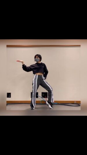 Kaede Kaga Instagram - 野中美希さんの自作曲「Swing Town」以前振り付けさせて頂いたものを改めて踊ってみました！

@miki_nonaka.official

一部昔の振り付けのままの部分もあります、お気に入りだったので勝手に踊ってます。笑笑

大人の事情で音はありません、、m(_ _)m

#モーニング娘22
#morningmusume22
#加賀楓
#野中美希
#dance
#踊ってみた