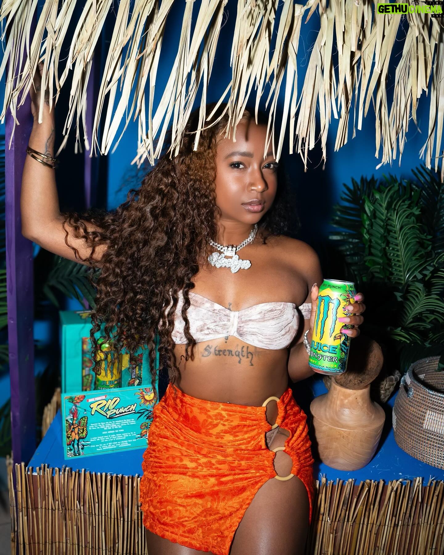 Kaelyn Kastle Instagram - I bring the vibes 💚🧚🏾♀️ 📸 @good.kingx