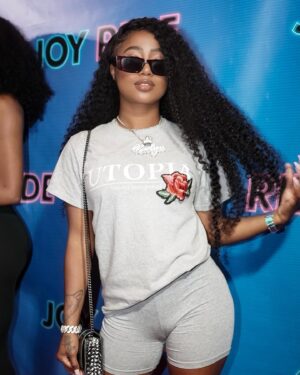 Kaelyn Kastle Instagram - I hosted @joyridemovie presented by @lionsgate with @collabstudiosatl and the movie was funny af 😩😂🔥🔥‼️ make sure you go check it out, in theaters now ‼️#joyridemovie
Shot by @good.kingx