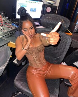 Kaelyn Kastle Instagram - Trustin me to drive ya whip is wild 😂 trustin me to make a hit , that’s a given (scroll to da last post )