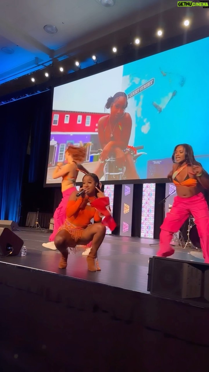 Kaelyn Kastle Instagram - @vidcon ‼️THANK YOU FOR ALL THE LOVE 💕 ONE STAGE AT A TIME ❗️and @monstermusic for sending me some Rehabs , deff helped pull me through an eventful week 💕