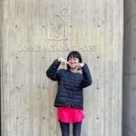 Kaho Takada Instagram – 明日東京マラソン本番なのに
遠足前日ワクワクで寝られない子供現象､起きている。
怖いけど9.5割楽しみなのは
何事もどうなるんだろうの好奇心🫀
いつだって突き動かされるのは好奇心🫀

前日なので前日までの記憶を辿ろうう✏︎
走る事以外にも今年も
ドナルド•マクドナルド•ハウスにお邪魔した。
ハウスは病気と向き合う子供達が安心して
家族とも暮らせる一時的なお家🏡
募金のおかげで徐々に増えていってるそう~~

その中でも東大ハウスはミッフィが沢山いて､安心できる工夫が沢山あって､1冊の日記が置いてあった。
部屋に1冊､寄せ書きみたいに自由に書けるみたい。
その部屋を借りた家族が今日はこう言う事がありましたと思い思いに綴っていて､1人じゃないからねという優しさとか､そっと包み込んでくれる弱音とか､次にそこを借りる家族の心に繋がるんだろうなって思ったりした☺︎

そんな施設があって､
ボランティアさんもいて､
募金活動をしていて､
沢山知ってもらえる明日になりますように🌷
#チームdmhc#チーム北澤