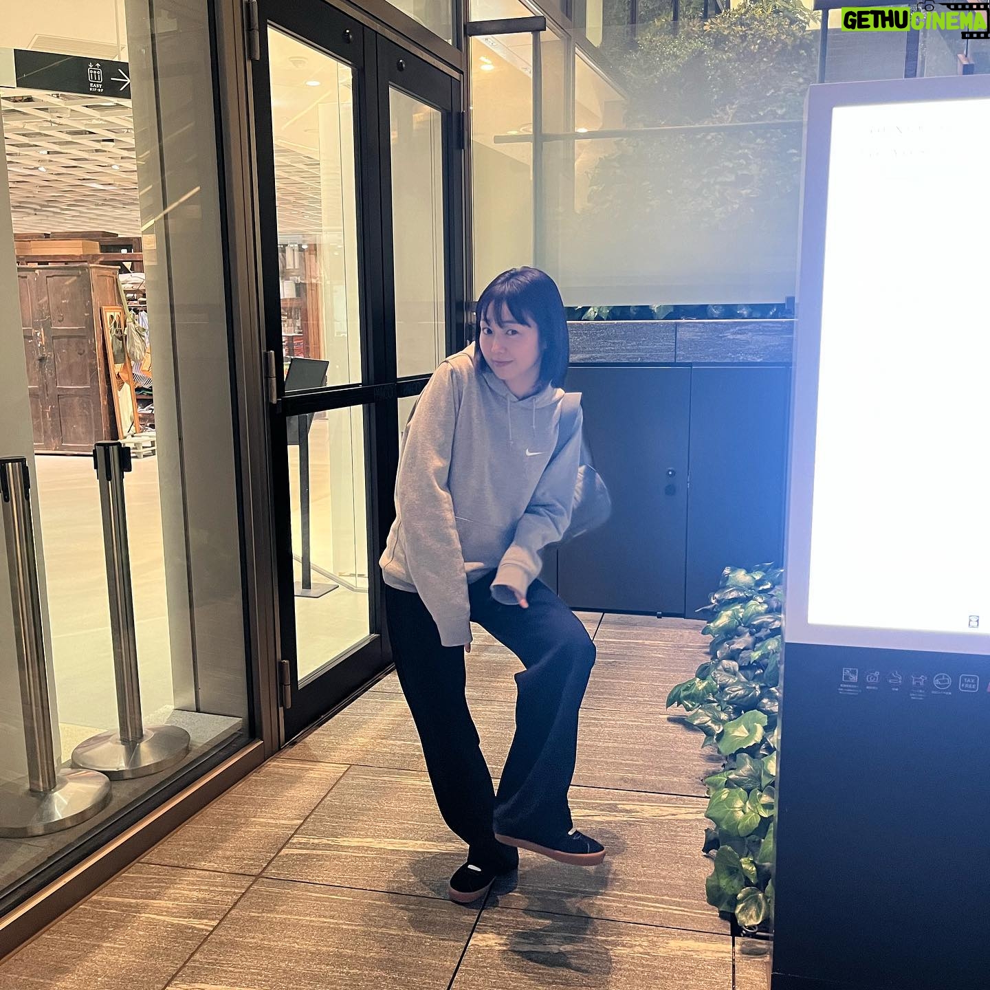 Kaho Takada Instagram - すのぴの日 (つるつるほやほやすっぴんの日ぃ) gifting thank you♡ #vans
