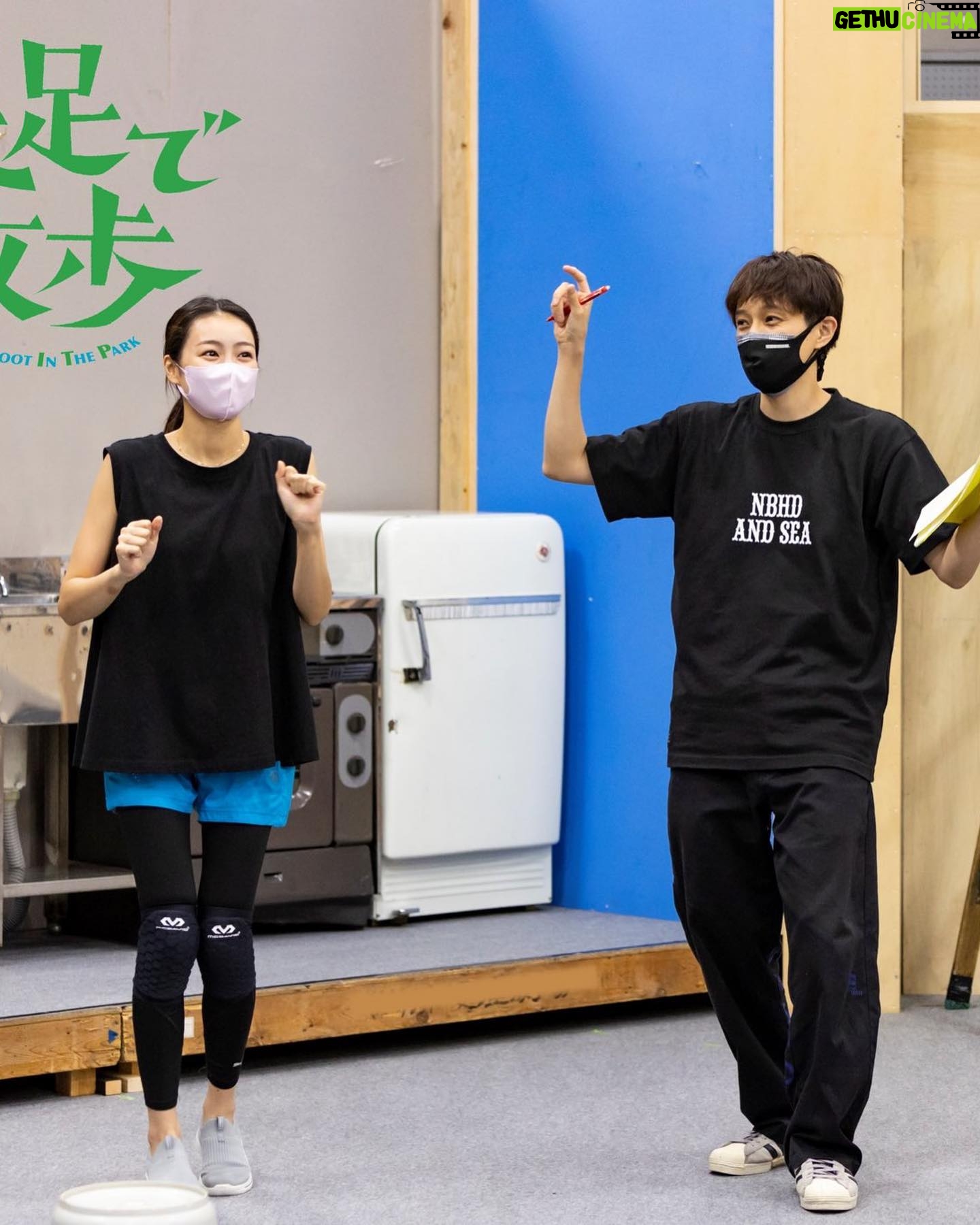Kaho Takada Instagram - 裸足で散歩👣 ポーーールーーー! ポォオオーーールウウウーー?! 今年9月再演するんだって!!! 2ヶ月間地方飛び回るんだって!! あたし達のイチャコラとか嵐のような大喧嘩とか 楽しみにしてくれてる人が沢山いたんだって!! 嬉しいねぇ嬉しいけどコリーは震えてるよー! ポールはどーーーおーーー! 一緒に逃げないー?!?!