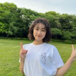 Kaho Takada Instagram - GW終わり。 どんな休日過ごしました？ 私は欲しいものが沢山出てきたよよ☺︎ ケータイ､イヤフォン､ヘッドフォン､サングラス､ まだまだまだまだまだ物欲の5月。 マスカラはこだわりブルー🫐 このTシャツ着れる季節来たっ
