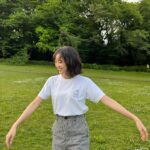 Kaho Takada Instagram - GW終わり。 どんな休日過ごしました？ 私は欲しいものが沢山出てきたよよ☺︎ ケータイ､イヤフォン､ヘッドフォン､サングラス､ まだまだまだまだまだ物欲の5月。 マスカラはこだわりブルー🫐 このTシャツ着れる季節来たっ