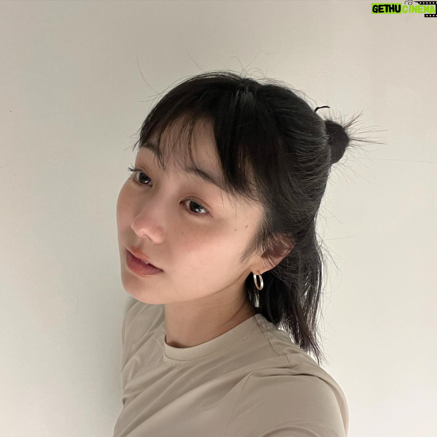 Kaho Takada Instagram - お気に入りピアス付けてそばかす付けて まつ毛ビューラーせず伏目がちだるさ出して🦒 楽しむ事を諦めない! #Aletta#gift#thankyou#♡