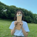 Kaho Takada Instagram - GW終わり。 どんな休日過ごしました？ 私は欲しいものが沢山出てきたよよ☺︎ ケータイ､イヤフォン､ヘッドフォン､サングラス､ まだまだまだまだまだ物欲の5月。 マスカラはこだわりブルー🫐 このTシャツ着れる季節来たっ