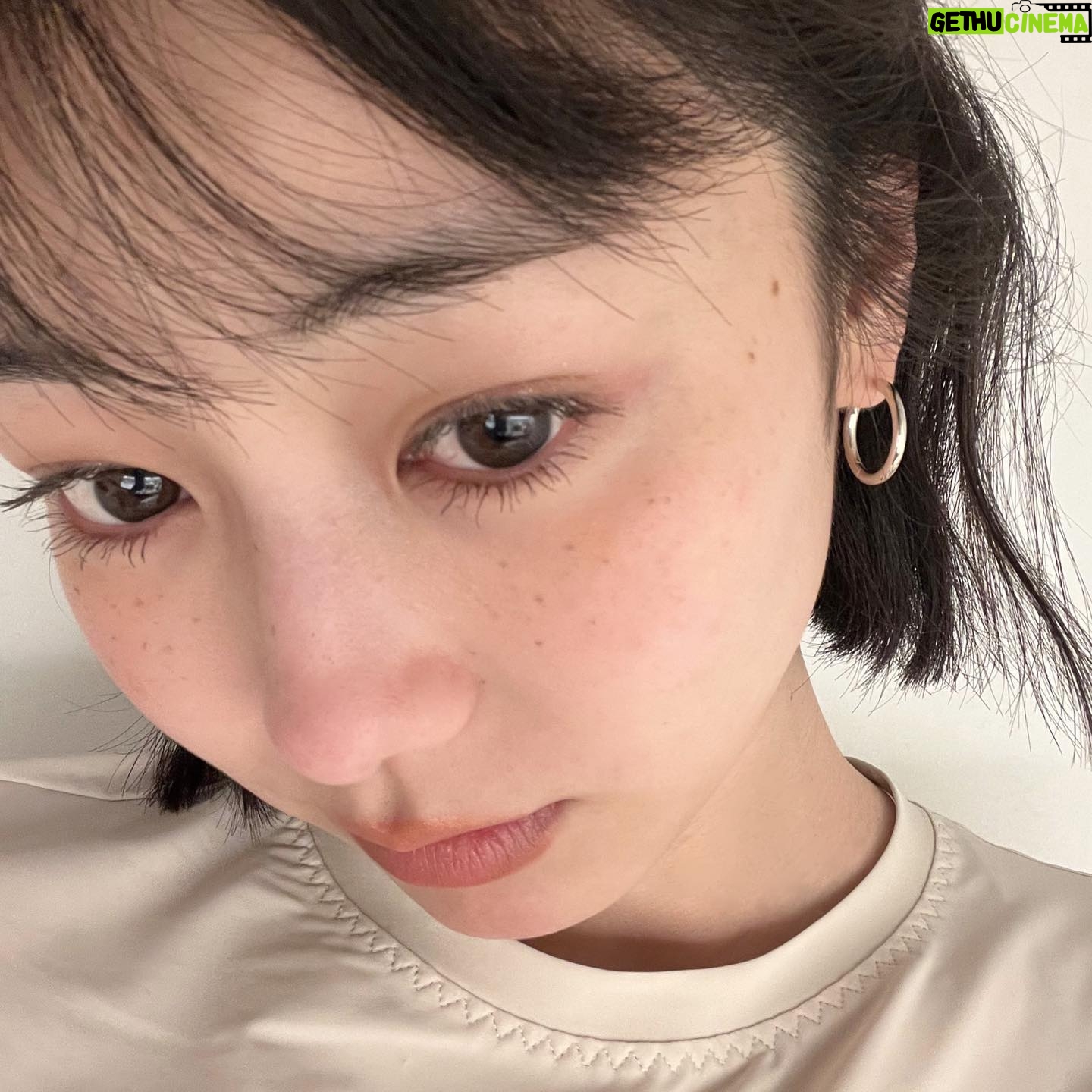 Kaho Takada Instagram - お気に入りピアス付けてそばかす付けて まつ毛ビューラーせず伏目がちだるさ出して🦒 楽しむ事を諦めない! #Aletta#gift#thankyou#♡
