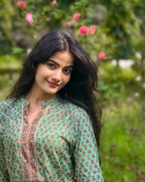 Kajal Sharma Instagram - In my happy place.🍃🫶🏻🧚‍♀️
.
Wearing - @saviindia ☘️
.
.
.
.
.
.
#explore #nature #naturelovers #home