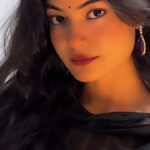 Kajal Sharma Instagram – 👀🖤
.
.
Earrings – @cocoshe.jewelry ✨
.
.
.
.
.
.
.
.
#reelitfeelit #reels #reelsinstagram #explore #fyp #trending #trendingsongs #favsong #panjabisong