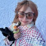Kalen Anzai Instagram - スノボ行ったはずがスキーしてたしソリみたいになってた すっぴんだから眉毛ねえ