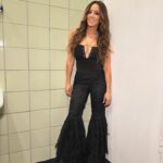 Kalomoira Sarantis Instagram - What a night! 🫶I love you guys. Thank you to my sweet @leniakri for making it extra special always. I love you. ♥️#amen #spotify Outfit: @5226_celia_kritharioti @leniakri Jewelry: @alibi_new_york Hair: @lykos_alexandros Makeup: @konstantinosmpastounis Styling: @kostaszisis Team: @progressivecosmos Label: @heaven_music_official Show: @j2us_gr t Host and Producer: @nkoklonis
