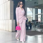 Kalomoira Sarantis Instagram - Work hard, be kind and keep going.🩷