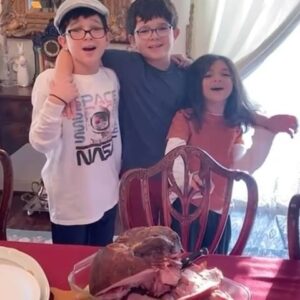 Kalomoira Sarantis Instagram - I love you & miss you more my lovessss 🥹♥️ Happy Thanksgiving to everyone celebrating!!
#Kalomira #FamilyFirst #ThanksGiving