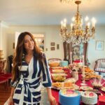 Kalomoira Sarantis Instagram - Χρόνια πολλά σε όλους!! Happy Easter! 🐣🐰🤍Last picture is my beautiful mother in law Loula. She made such a nice dinner for everyone! We love u ma!🫶