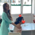 Kalomoira Sarantis Instagram – Μια μεγάλη έκπληξη περίμενε τα παιδιά του κέντρου μας ,  την εβδομάδα που μας πέρασε ,όταν αντίκρισαν μπροστά τους  την αγαπημένη τους τραγουδίστρια Καλομοιρα @itskalomira 🎤! Προσιτή , χαμογελαστή και με μια μεγάλη αγκαλιά, γεμάτη δώρα 🎁 μοίρασε χαμόγελα σε όλους μας! 😀 Οι μικροί μας «δημοσιογραφοι» ήταν ενθουσιασμένοι με την άφιξη της και δεν σταμάτησαν να της κάνουν ερωτήσεις! Ύστερα τα παιδιά της είχαν ετοιμάσει μια έκπληξη: έναν διαγωνισμό μουσικής 🎼 με παλιες συμμετοχές της Ελλάδας στην Eurovision  οπου φυσικά δεν μπορούσε να λείπει το τραγούδι της : My secret combination, το οποίο μας ερμήνευσε χωρίς κανένα δισταγμό!!!! Νικήτρια του διαγωνισμού δεν μπορούσε να είναι άλλη από την Καλομοιρα🏅 ,η οποία παρέλαβε το βραβείο που της ειχαν φτιάξει τα ίδια τα παιδιά 🏆
Σας ευχαριστούμε για όλα!!!♥️