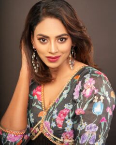Actress Kamakshi Bhaskarla HD Instagram Photos and Wallpapers December 2023