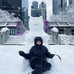 Kamasean Matthews Instagram - I made a snow beaaaaaaarrrr (took 4hours and 1 shoe change but we pulled through) if you see this post bcs u saw the lil note i put on the bear, thank u for appreciating my masterpiece and making my day HAHAHA swipe left to see how it started lol