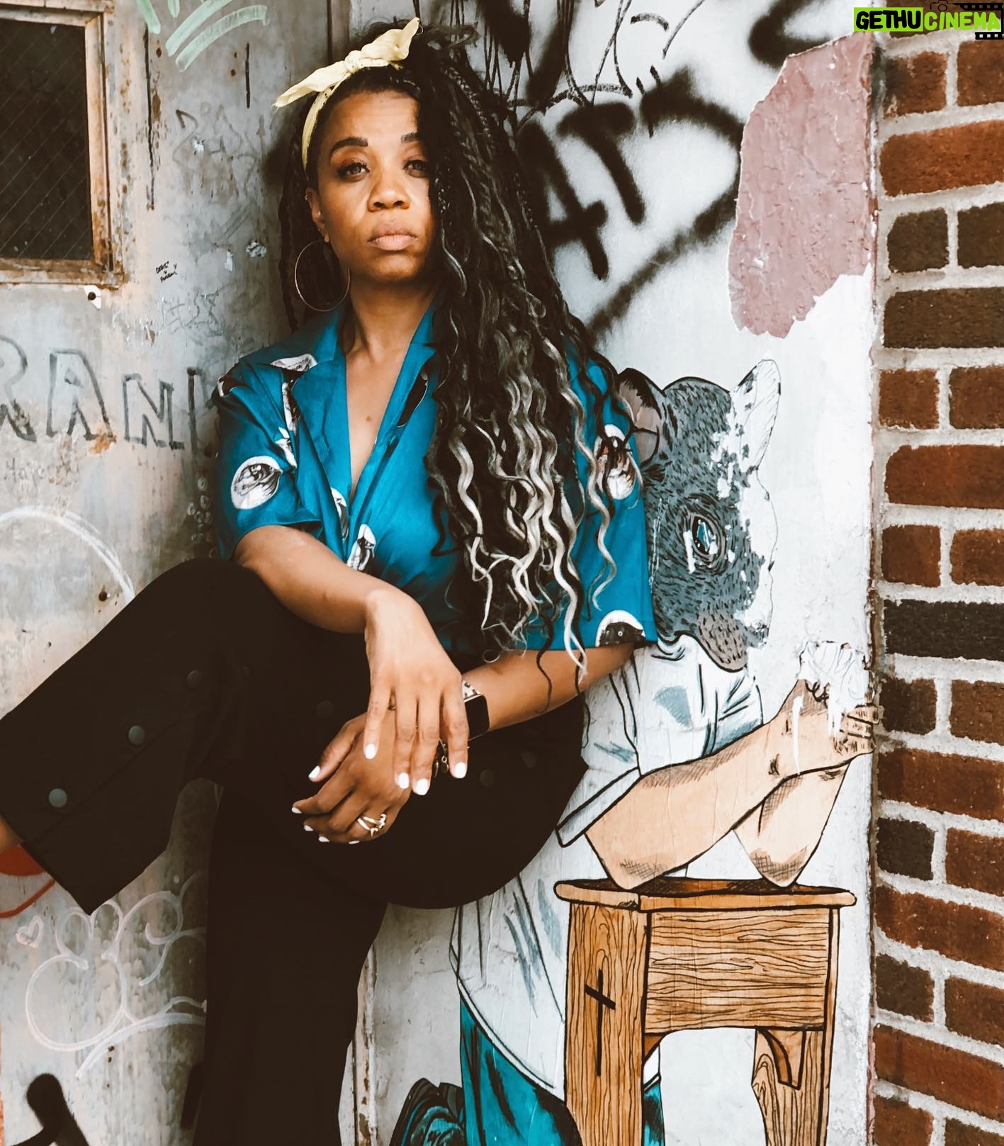 Kamilah Marshall - 822 Likes - IF you could DO or SAY something, BUY something, PLAY something or TAKE me SOMEWHERE to make ME LAUGH or SMILE right now, WHAT/WHERE would it be?
I canNOT WAIT for these answers…
•
•
•
📸: @sylmac
#makemelaugh #happinessis