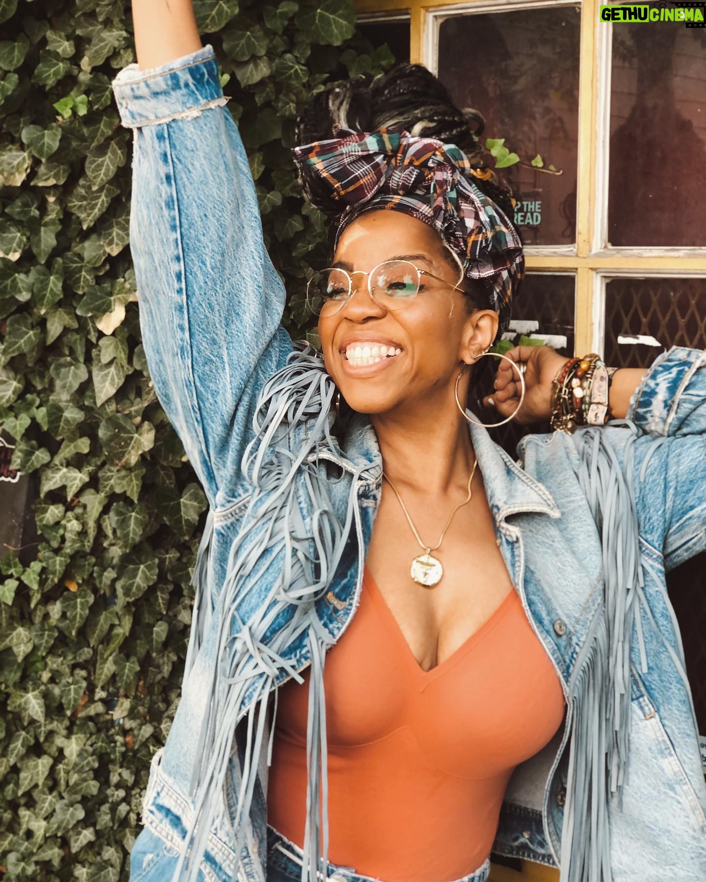 Kamilah Marshall - 814 Likes - Over here CLAIMING MIRACLES and GOOD days for ALL of us….
Well, MOST of us….
•
•
•
📸 @sylmac
#miracles #gooddays #youcantstealmyjoy
#joyinthejourney