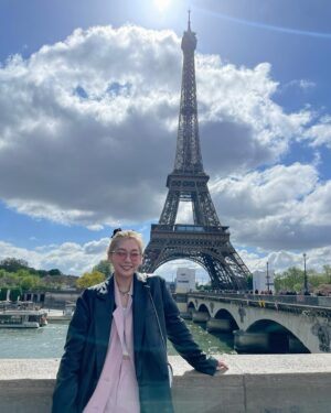Kanako Takatsuki Instagram - Kanako in Paris 🇫🇷😘
友人の結婚式でフランスに来ました！
しばらくヨーロッパ楽しみます👋

#Paris #France 
#wedding #eiffeltower 
#パリ旅行 #ヨーロッパ旅行