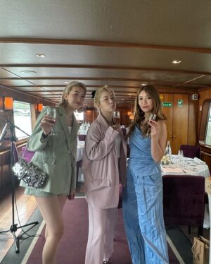 Kanako Takatsuki Instagram - Kanako in Paris 🇫🇷😘
友人の結婚式でフランスに来ました！
しばらくヨーロッパ楽しみます👋

#Paris #France 
#wedding #eiffeltower 
#パリ旅行 #ヨーロッパ旅行