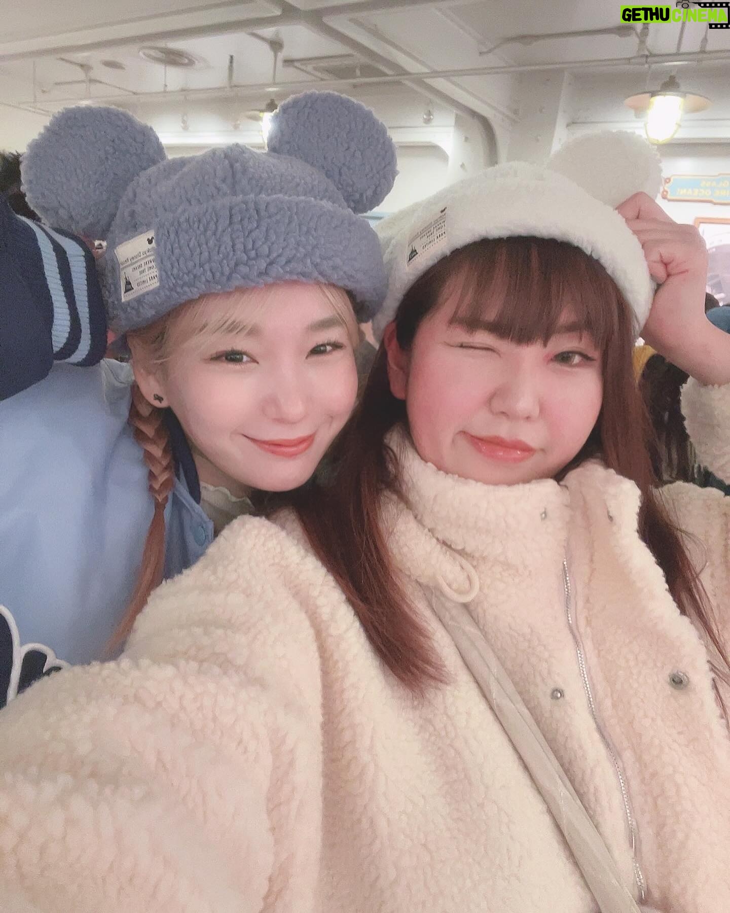 Kanako Takatsuki - 5.9K Likes - 親友ぴとクリスマスDisney Sea🎄🪅
帽子に合わせて水色コーデ🩵
乗り物そんなに乗らずハシゴ酒してたので基本ビール持ってますほろ酔いでした足は寒かったです
#disneysea