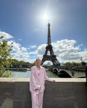 Kanako Takatsuki Instagram - Kanako in Paris 🇫🇷😘
友人の結婚式でフランスに来ました！
しばらくヨーロッパ楽しみます👋

#Paris #France 
#wedding #eiffeltower 
#パリ旅行 #ヨーロッパ旅行