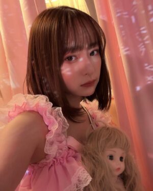Kanami Takasaki Instagram - 双木さん監修の作品撮りをしてきました♡
ぺろちゃんと⸝⸝ᵕ ᵕ⸝⸝💓

#なまいきりぼんスタジオ2