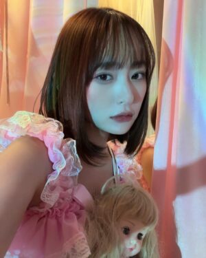 Kanami Takasaki Instagram - 双木さん監修の作品撮りをしてきました♡
ぺろちゃんと⸝⸝ᵕ ᵕ⸝⸝💓

#なまいきりぼんスタジオ2