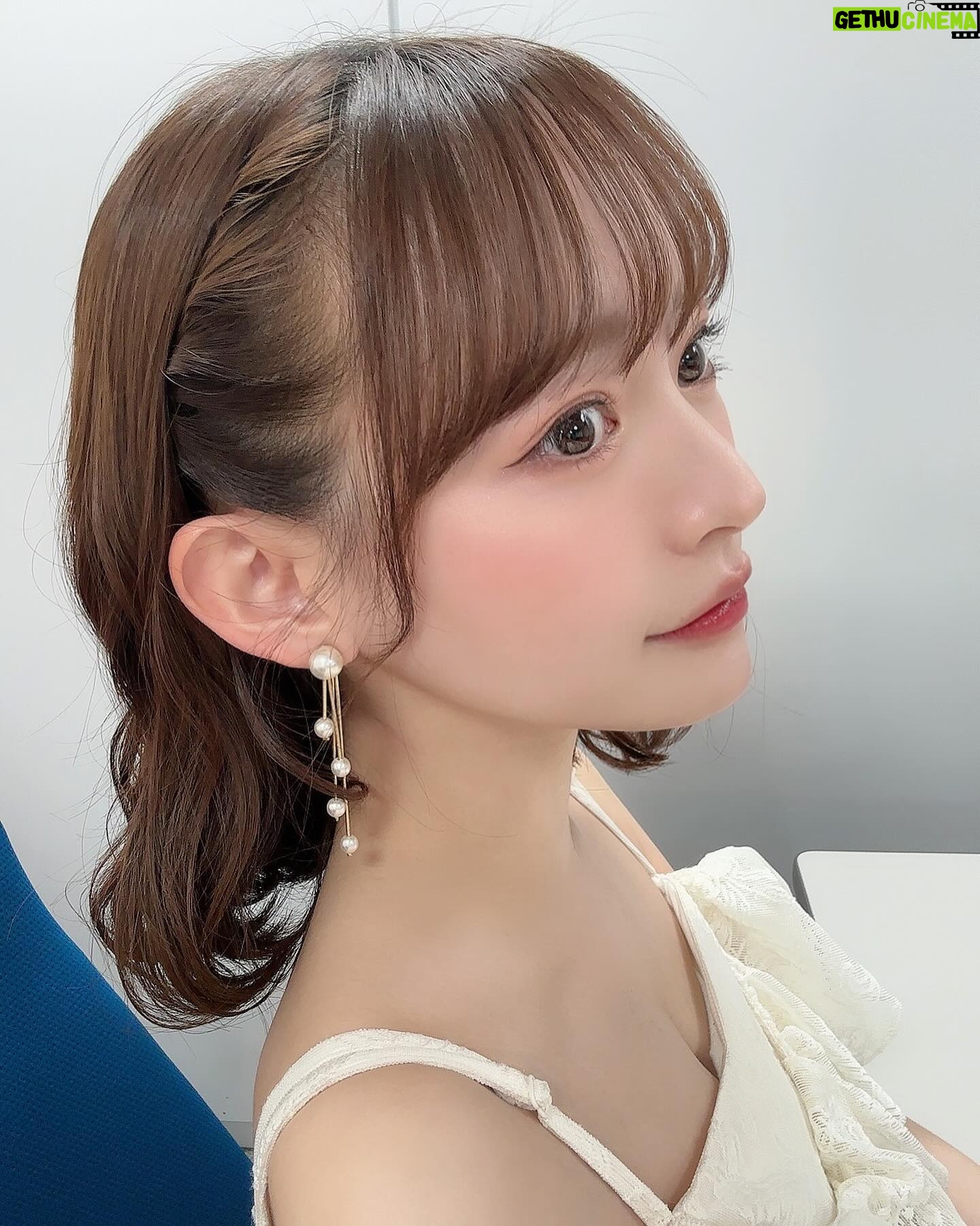 Kanami Takasaki Instagram - 先日YAGBEAUTYCLINICさんで初めて、 エクソソーム水光注射を受けて来ました💎 肌の再生効果を促す、ヒト脂肪幹細胞由来の 「エクソソーム」は様々な肌トラブルを解消し、究極の皮膚再生(肌の若返り)効果を発揮するみたいです☺︎ まだ施術から1ヶ月経ってないのですが、乾燥肌の私が全然気にならないくらいつやつやしててお肌が発光してる🥹 化粧ノリも良くなったからメイク直しの時間も減って嬉しい事たくさん過ぎました🙏🏻♡ 私のInstagramを見たよと言って頂ければ、 ご新規様 通常価格55,000円が50%off 既存のお客様は30%offで受けられます♡/ 気になる方は是非🫶🏻 #YAGBEAUTY #エクソソーム水光注射