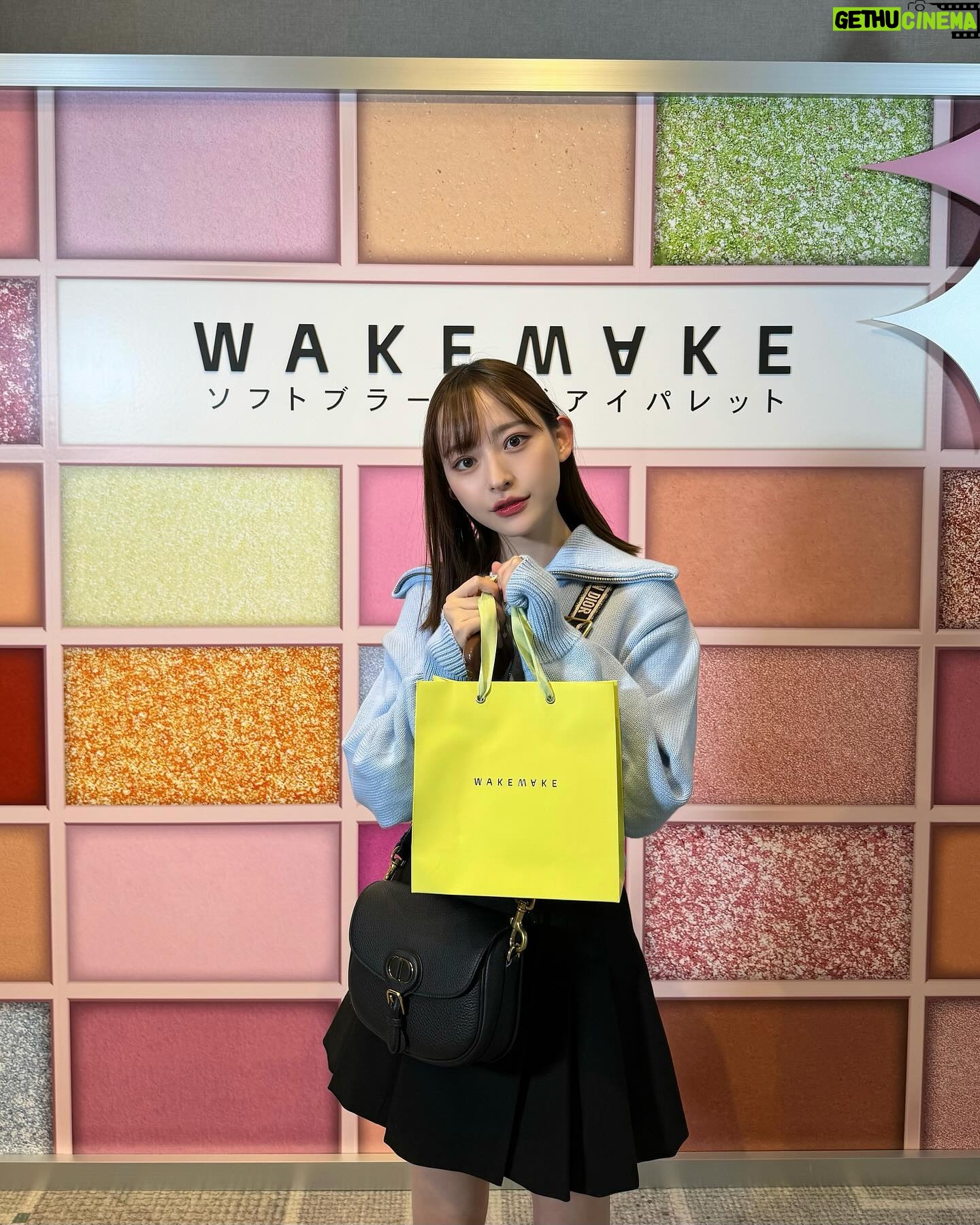 Kanami Takasaki Instagram - 『WAKEMAKE』🍋🟩🍑 新作アイシャドウパレット発売記念スペシャルイベントに行ってきました♡/ まずは大好きなミヨンちゃんの広告に出迎えられて幸せ~(˶´˘`˶)💓 24SSトレンドカラー「ライム」と「ピーチ」で構成されたライムスパークリングコレクション新作2種! とてもキラキラ爽やかで可愛かったです✨ たくさん愛用するぞっ^.ˬ.^♡ #WAKEMAKE #ウェイクメイク #ソフトブラーリングアイパレット #あざとライム