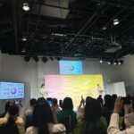 Kanami Takasaki Instagram - 『WAKEMAKE』🍋‍🟩🍑 新作アイシャドウパレット発売記念スペシャルイベントに行ってきました♡/ まずは大好きなミヨンちゃんの広告に出迎えられて幸せ~(˶´˘`˶)💓 24SSトレンドカラー「ライム」と「ピーチ」で構成されたライムスパークリングコレクション新作2種！ とてもキラキラ爽やかで可愛かったです✨ たくさん愛用するぞっ^.ˬ.^♡ #WAKEMAKE #ウェイクメイク #ソフトブラーリングアイパレット #あざとライム