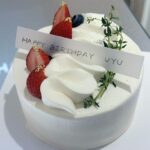 Kanami Takasaki Instagram - 3/21は愛猫うゆの3歳のお誕生日だったので、 記念にCAKE SHOPの素敵なケーキを♡/ （食べるのはわたし....^.ˬ.^ 笑 うゆにはいつもより豪華なおやつとおもちゃをあげたよ🐱♡） 自分でケーキの色やトッピングなどをカスタマイズ出来るので、自分好みに出来るのが凄く良かった💐 皆様もお誕生日や記念日などに是非🫶🏻 @cakeshop.jp #cakeshop