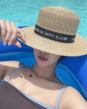 Kang Hye-yeon Instagram - 거북이 영접🐢