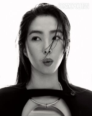 Kang Ji-young Instagram - Fearless. 

“처음부터 저는 전형적인 (모습의) 아나운서가 아니었고, 그 때문에 스트레스를 받기도 했어요. 그러다 어느 순간부터 ‘다르다는 걸 인정하자, 그냥 나의 길을 가자’는 마음가짐을 갖게 됐죠.“

더 많은 인터뷰 내용은 코스모폴리탄 3월호에 담겨있습니다. 

덕분에 이런 도전을 해볼 수 있었어요. 
코스모_FFF 선정도, 이런 색다른 모습도 고맙습니다💜@cosmopolitankorea