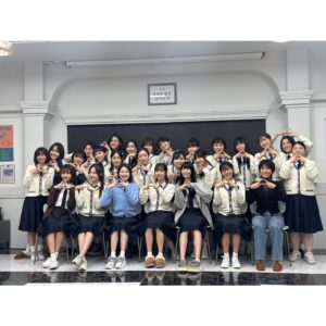 Kang Na-eon Instagram - 저에게 너무나 과분하게 멋지고 빛나는 예림이를 연기할 수 있어서 행복했고 감사했습니다 
많은 애정과 관심으로 피라미드게임 지켜봐주신 모든 분들께 정말 정말 진심으로 감사드립니다! 

그리고 멋진 작품 세상에 내놓아주신 감독님, 작가님, 모든 스텝분들, 배우분들 정말 고생 많으셨고 감사합니다

피라미드게임, 2학년 5반, 그리고 임예림! 잘가라 .. 🥹
난 당신의 .. 승 리 요 정 호우! 💙