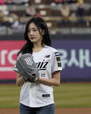 Kang Na-eon Instagram - Kt wiz 승리 축하드려요 💙⚾️
