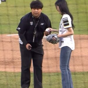 Kang Na-eon Instagram - Kt wiz 승리 축하드려요 💙⚾️