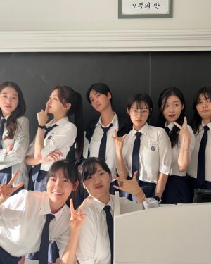 Kang Na-eon Instagram - 예림이의 슬기로운 학교생활 
내일 드디어 목요일이네? ❤️‍🔥🔓 
@tving.official #피라미드게임 #백연여고